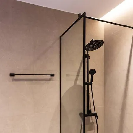 Green Leaf Apartment