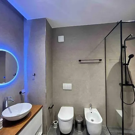 Green Leaf Apartment *